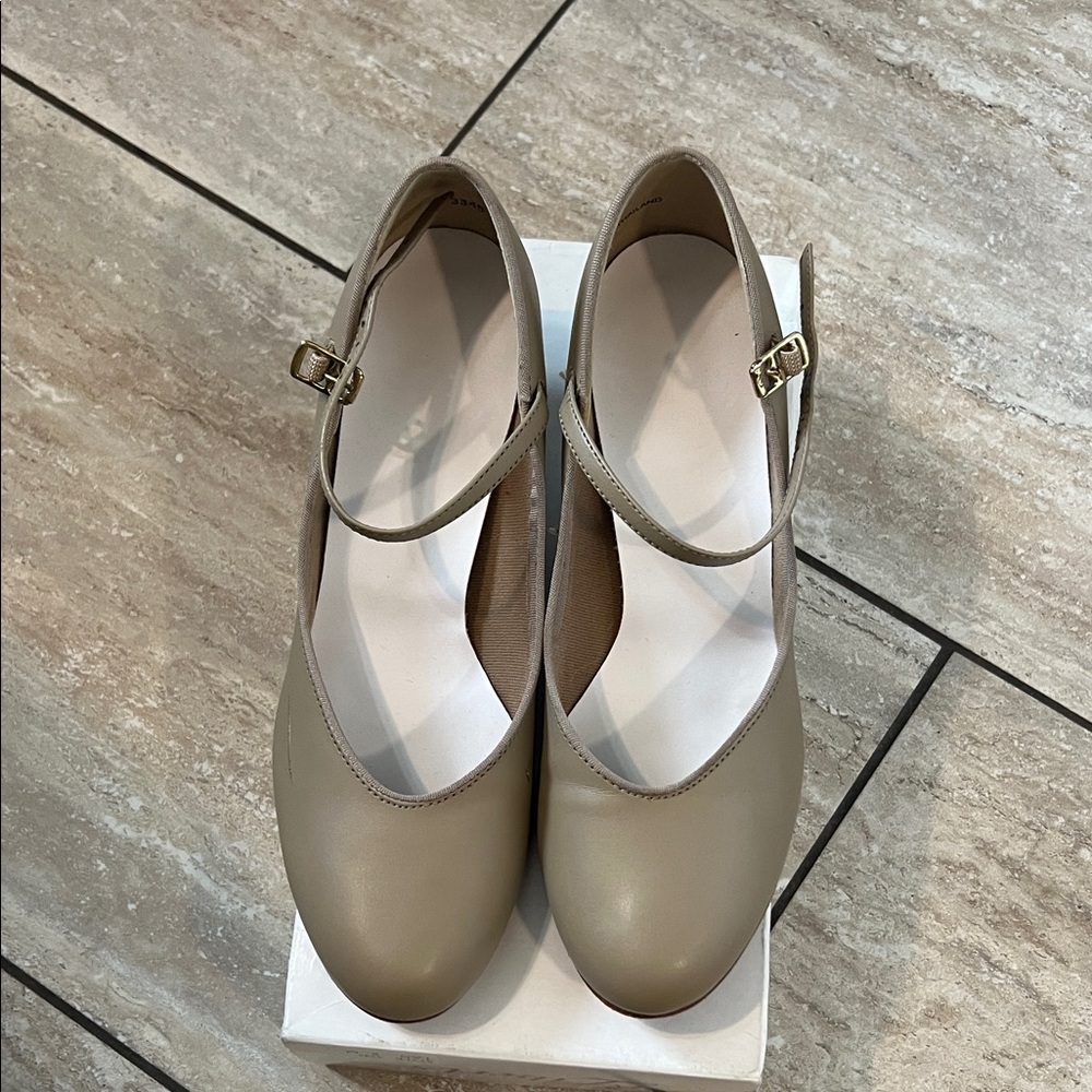 Women’s dance shoes